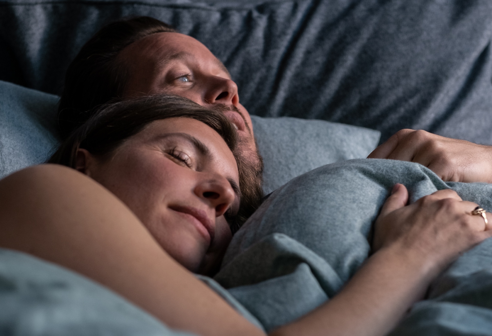 Studien beweisen: Frauen brauchen mehr Schlaf als Männer